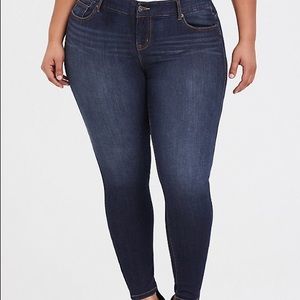 NWOT Torrid Bombshell skinny jeans dark denim